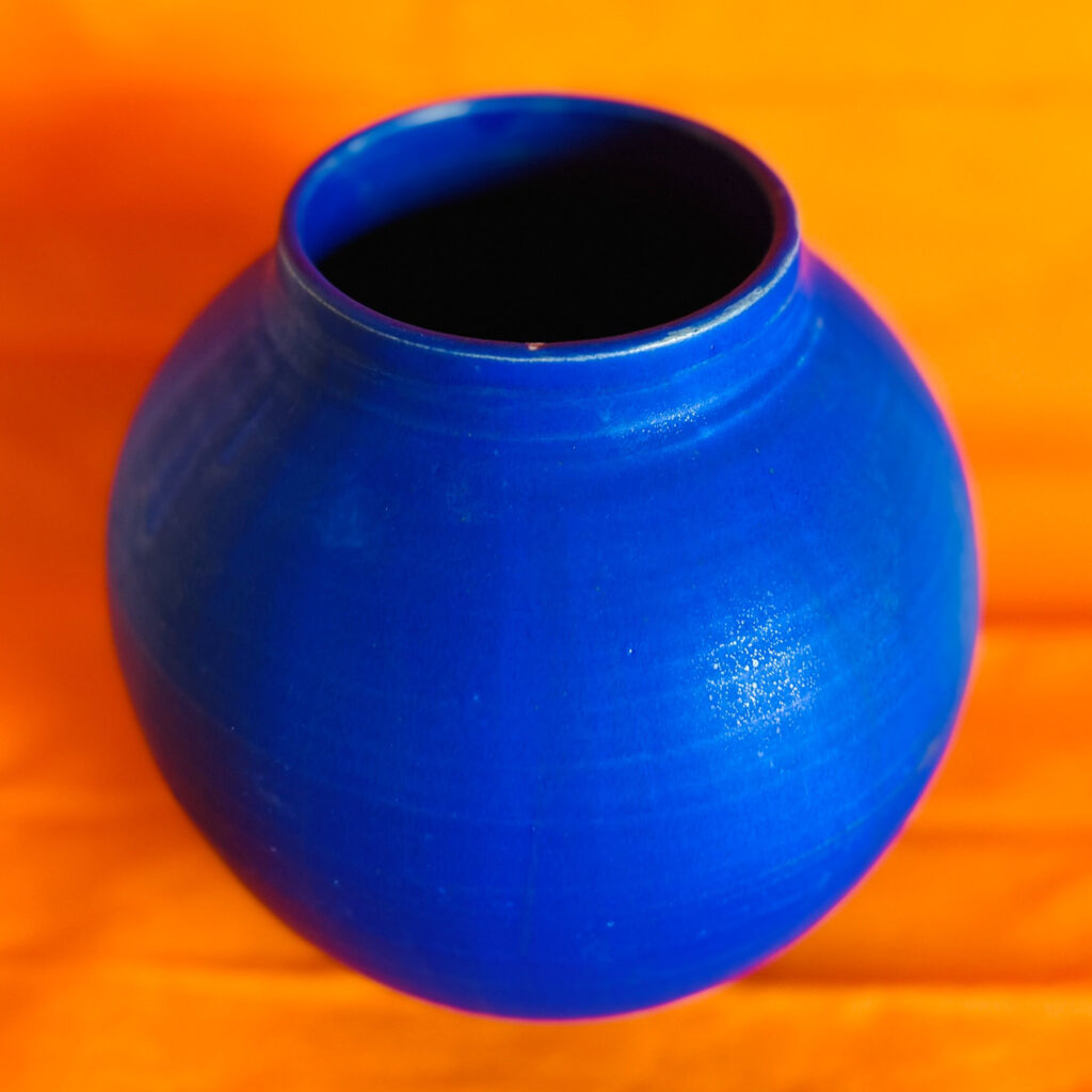 Rescapée Blue Klein Vase